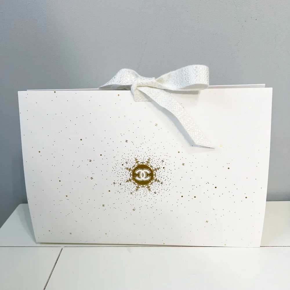 CHANEL gorgeous gift